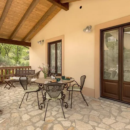 Poggio La Croce 아파트 스카를리노